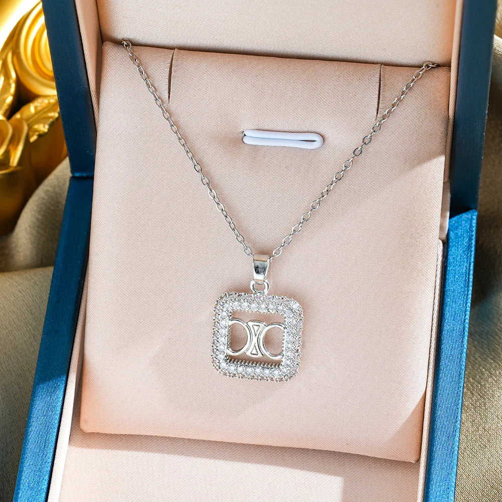 fashionable Women necklace