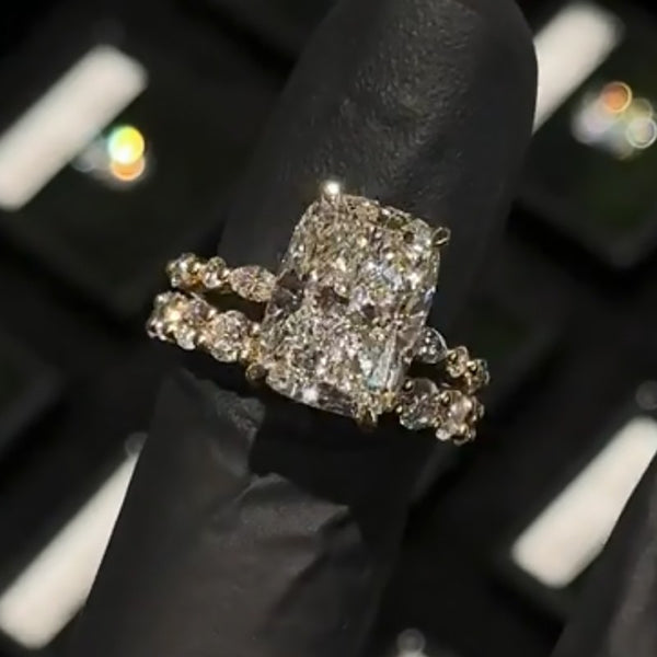 Aurellia Cushion Classic Band Set Yellow Gold