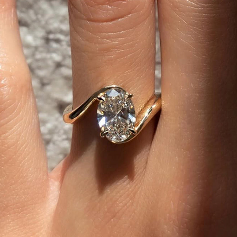 Aurellia Unique Oval Ring White Gold