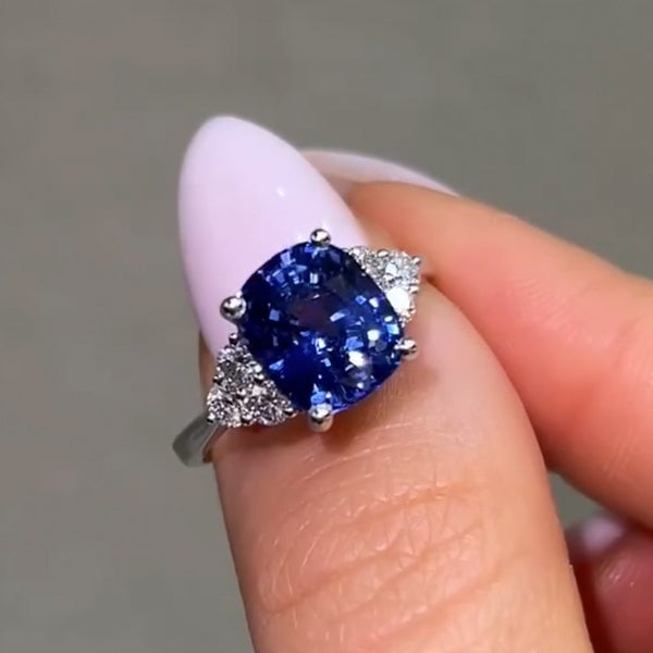 Aurellia Cushion Side Stone Ring White Gold