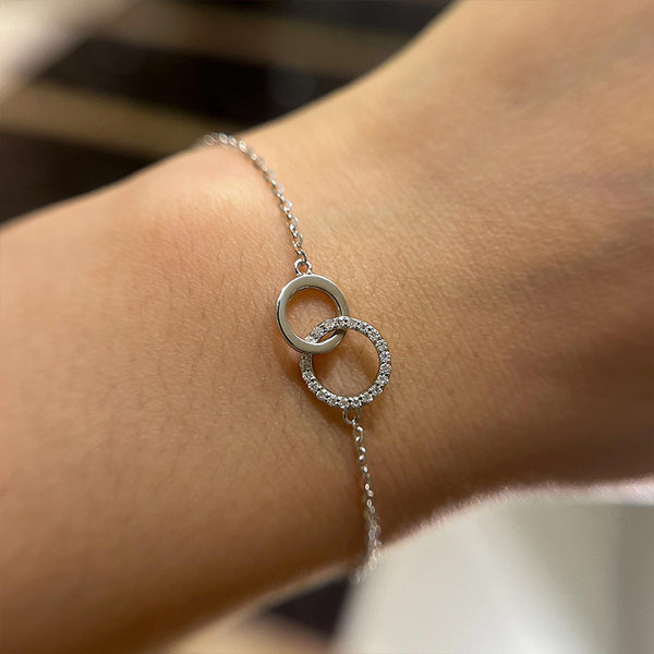 Aurellia Moissanite Mobius White Gold