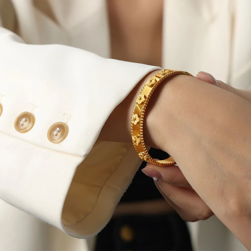 Elegant 8-piece Stainless Steel Bracelet