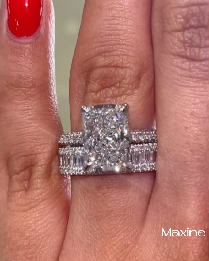 Aurellia Elongated Radiant Emerald Band Set Yellow Gold